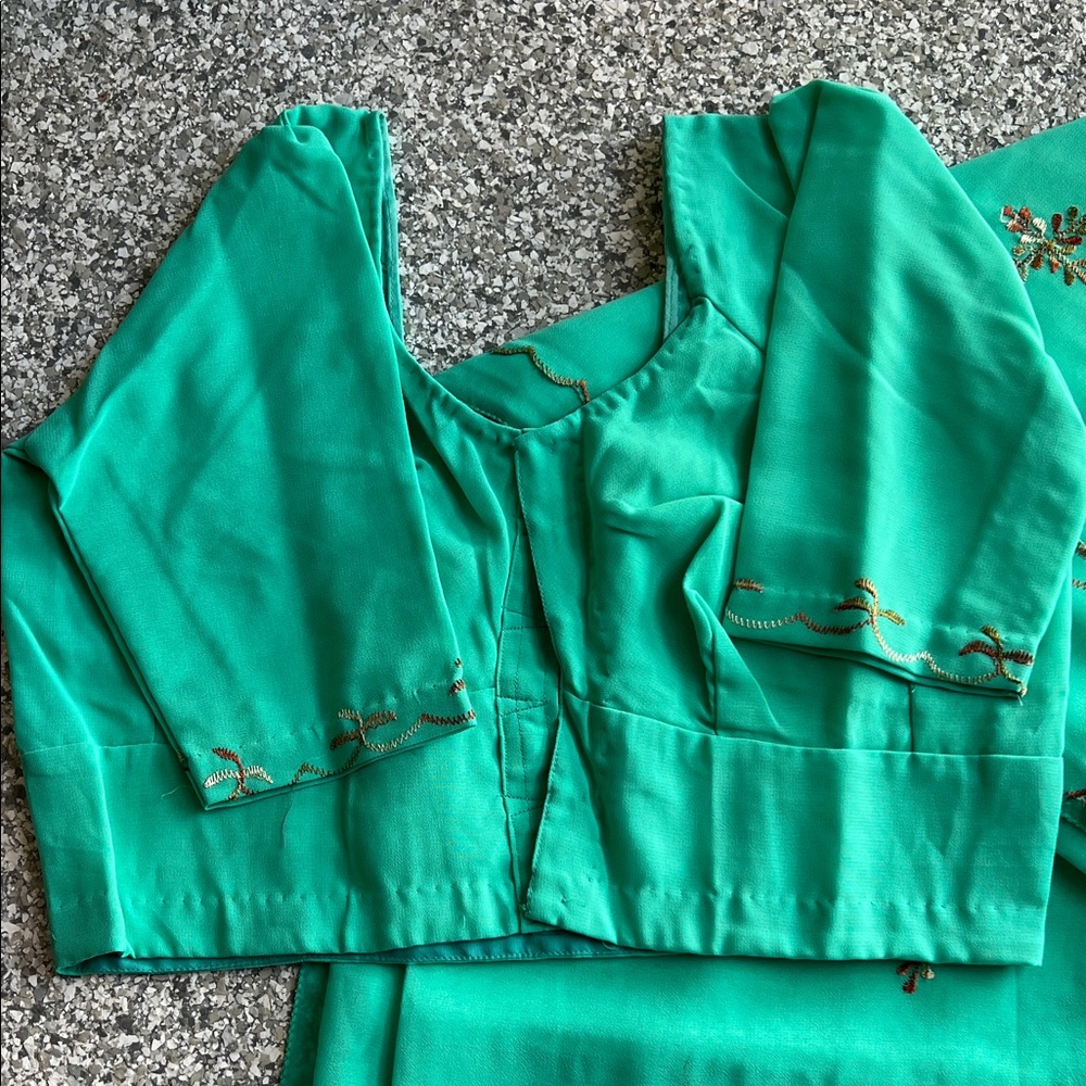 Elegant Teal Embroidered Outfit - Picture 2 of 5